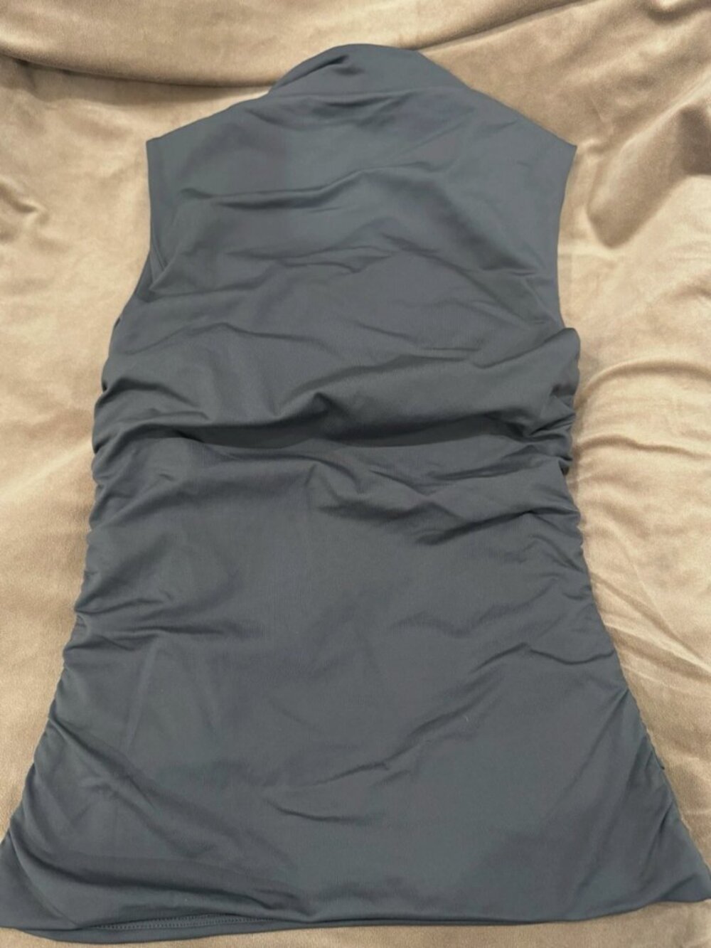 NWOT Aritzia Contour Flourish Top Olive Green Size Medium M - Picture 2 of 6